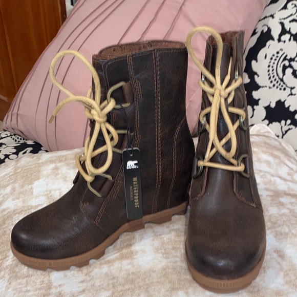 Sorel Arctic Wedge Leather Boot - Picture 9 of 15